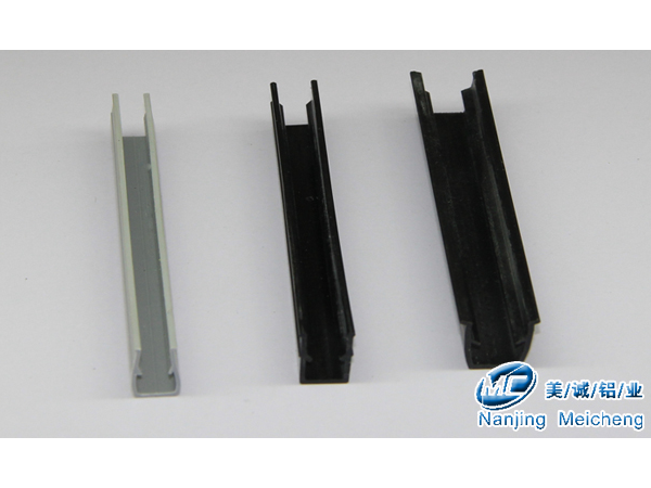 工業鋁型材配件中，槽條的作用