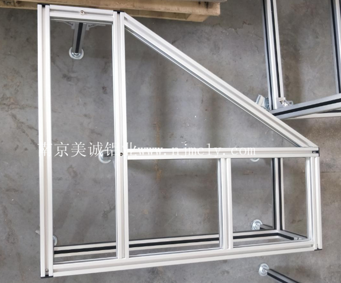 你知道氧化后的工業(yè)鋁型材框架優(yōu)點嗎？03