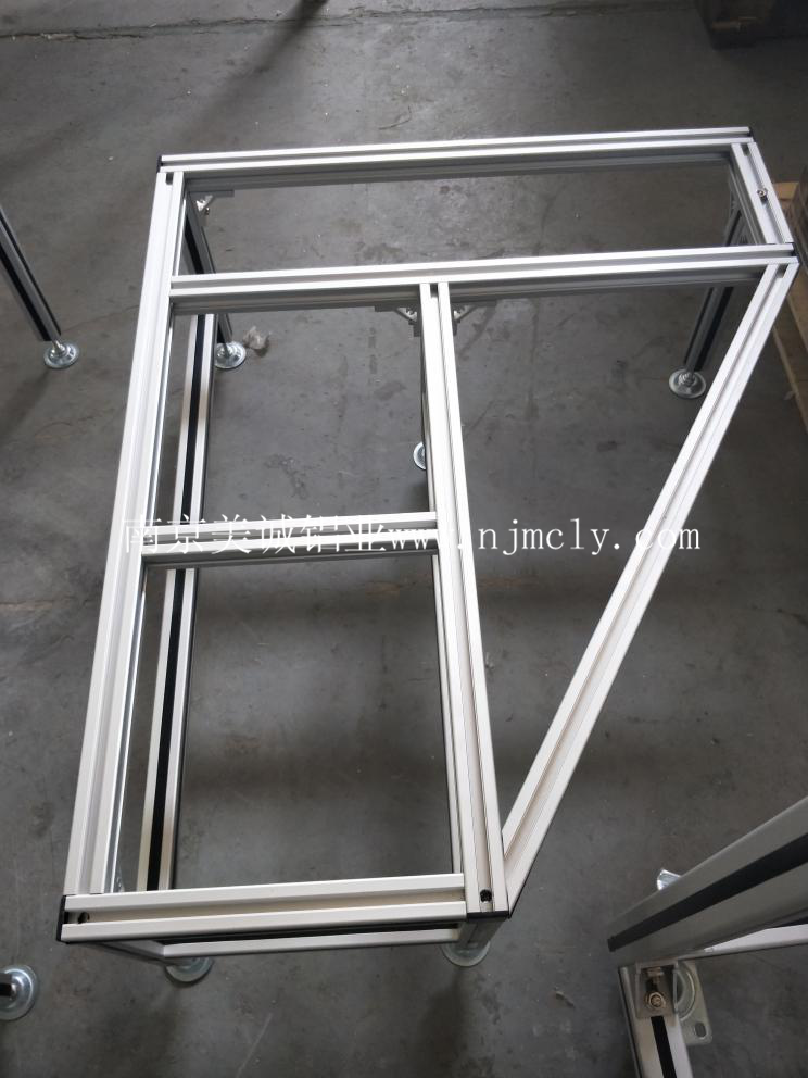 你知道氧化后的工業(yè)鋁型材框架優(yōu)點嗎？01