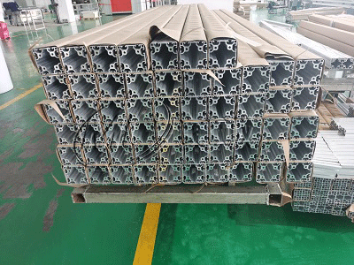 做圍欄選什么材質的？鋁型材加工定制廠家